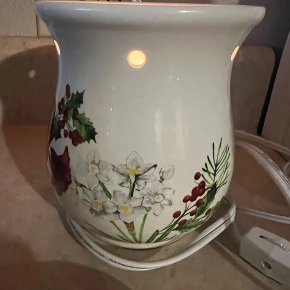Floral Ceramic Wax Warmer - Picture 2 of 9